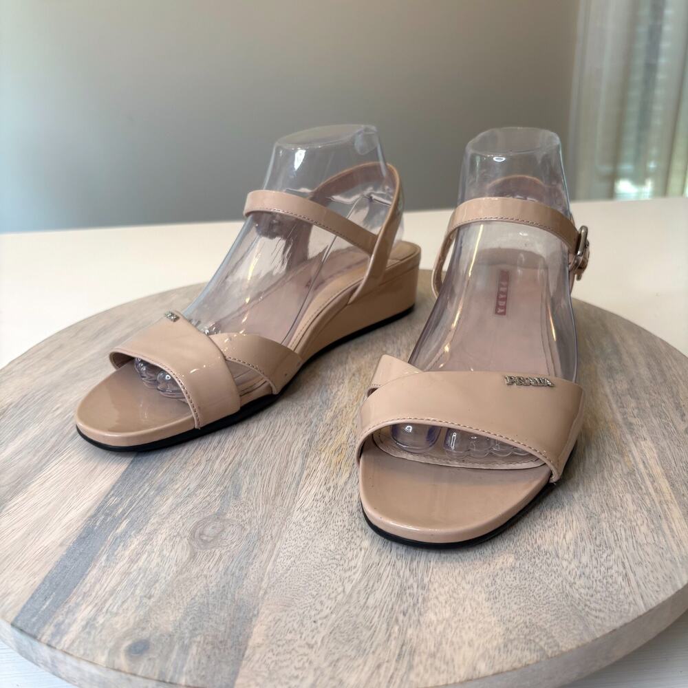Vintage Authentic Prada Calzature Donna Nude Patent Leather Sandals US Size 9